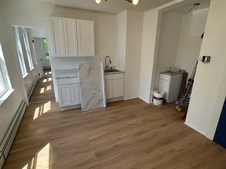 14 Crown St #2W — Photo 6