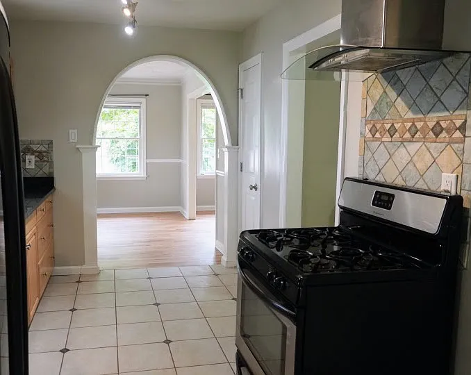 811 Gertrude Pl NW — Photo 4
