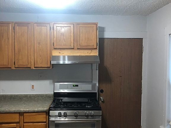 3rd image of 2822 Newton Ave N