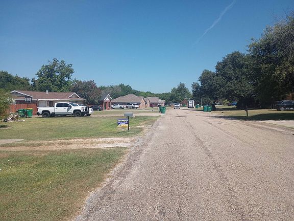 4th image of 1002 Dayton Dr