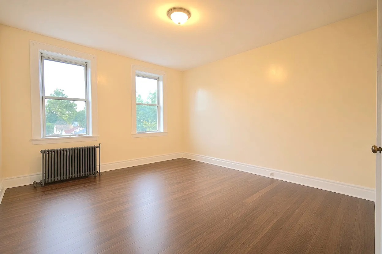 148 Chancellor Ave — Photo 4