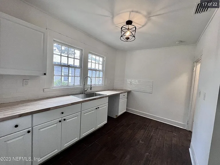 502 W 18th St — Photo 4