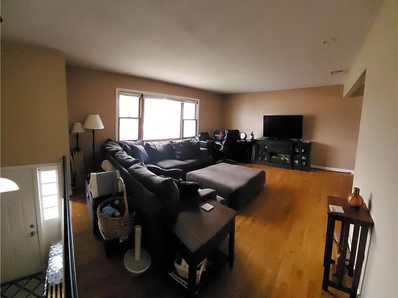 2nd image of 6 Dogwood Ln