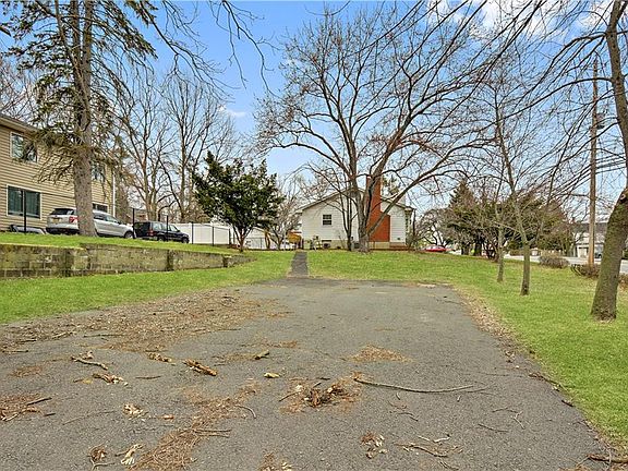 5th image of 131 N Liberty Dr