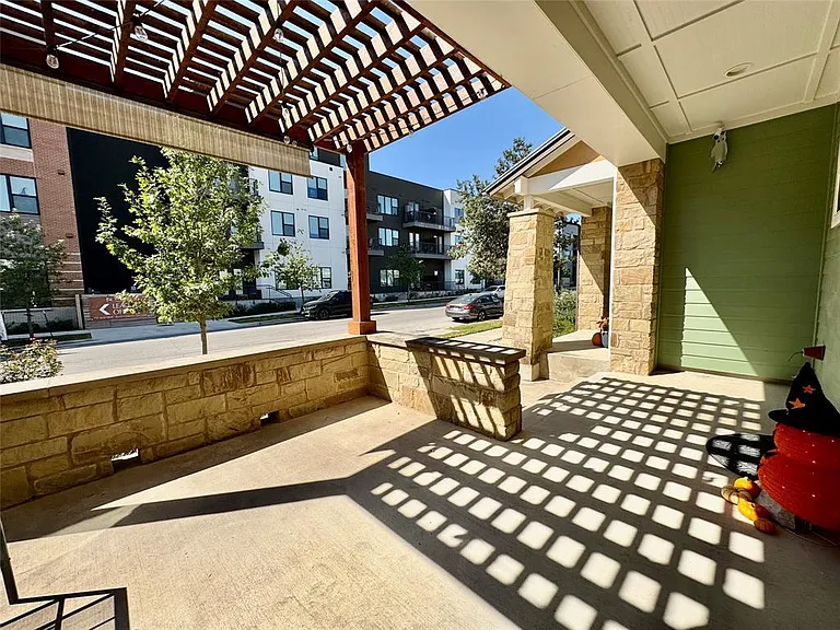 3919 Vaughan St — Photo 3