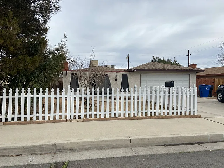 236 S Sunland St — Photo 1