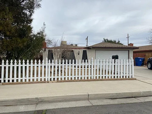 236 S Sunland St Photo 1