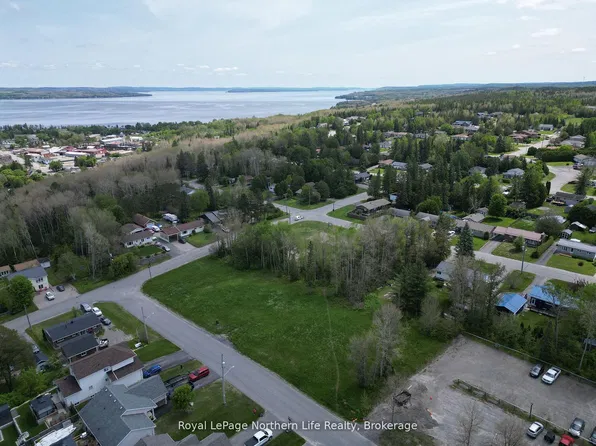 536 McCamus Ave, Temiskaming Shores, ON P0J 1P0