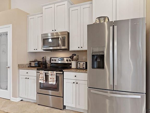 3rd image of 42 Auberry Dr
