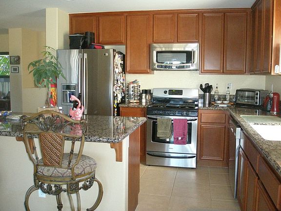 Kitchen w/Granite Countertops
