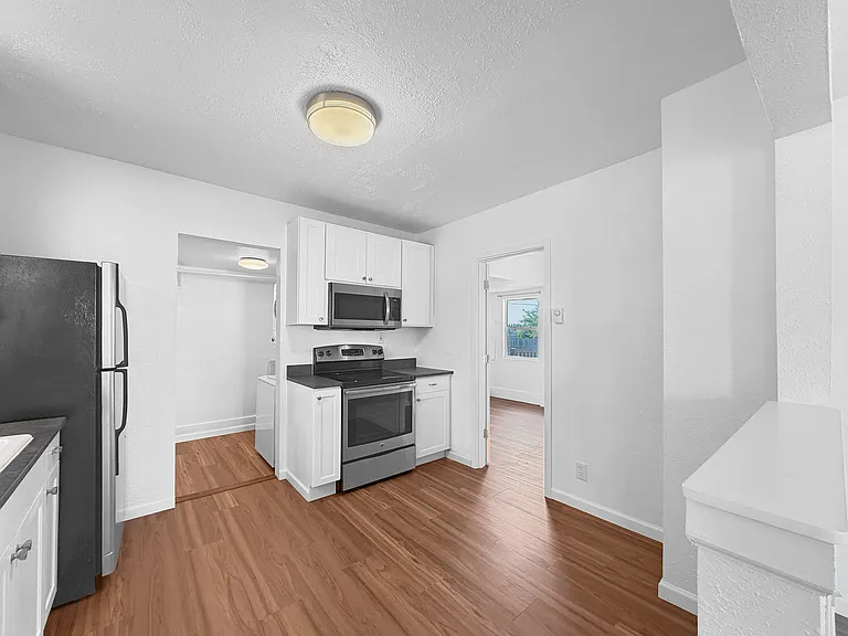 1725 S 35th St — Photo 6