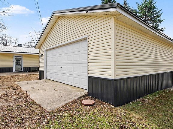 3rd image of 9019 W Harper Lake Rd