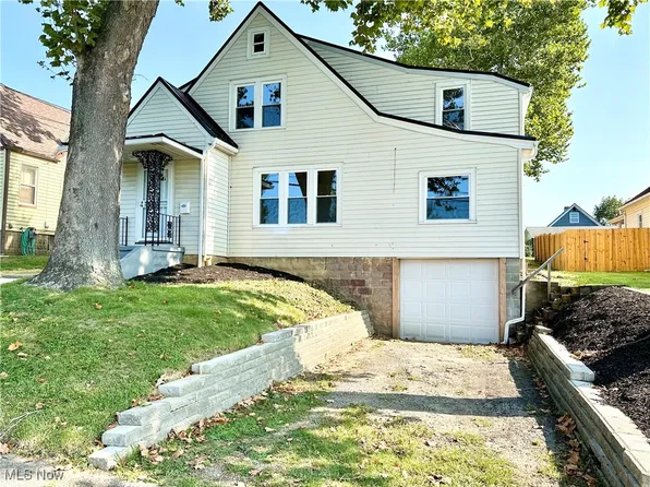 1216 Elmhurst Dr, Weirton, WV 26062