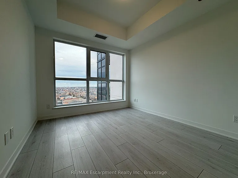 405 Dundas St W #721 — Photo 12