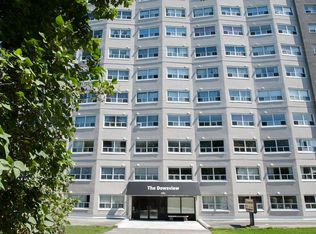 285 Loretta Ave S #905, Ottawa, ON K1S5A5