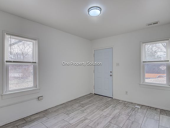 3rd image of 2453 Prospect St