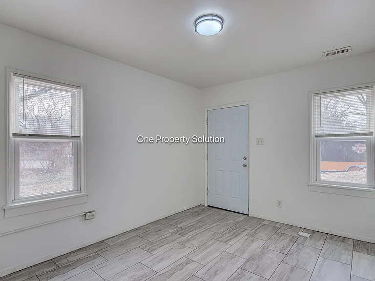 2453 Prospect St — Photo 2
