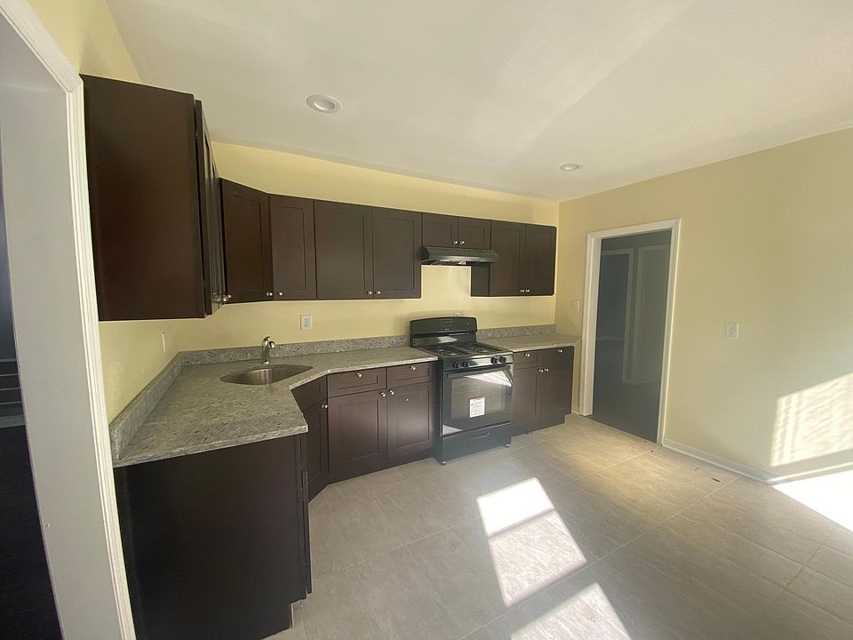 1st image of 9 Fleetwood Pl #1