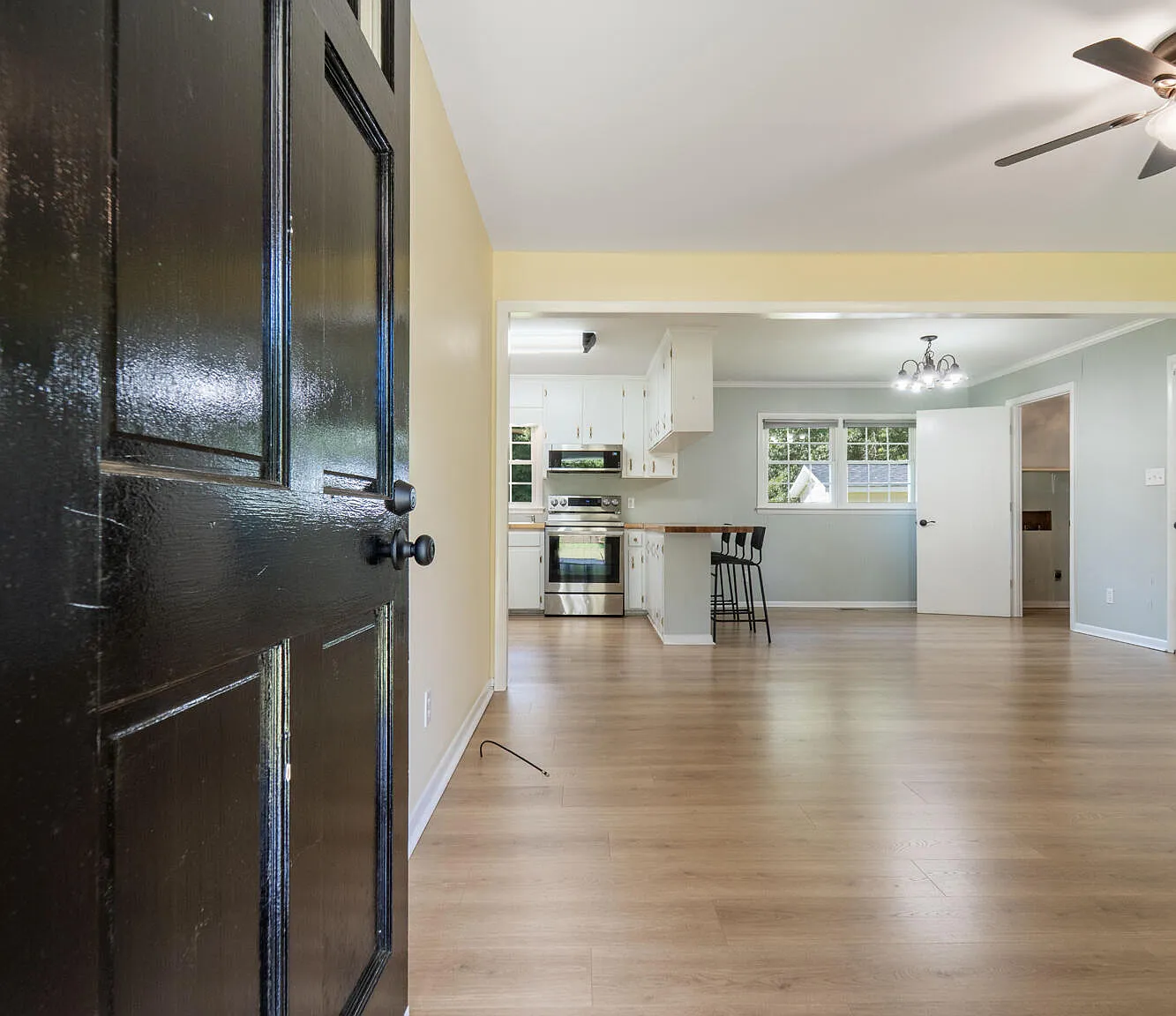 3 bed, 1.0 bath, 1067 sqft, $1,495 — Photo 2