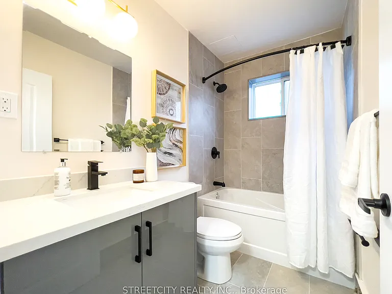 1272 Gramercy Park Pl #3 — Photo 6