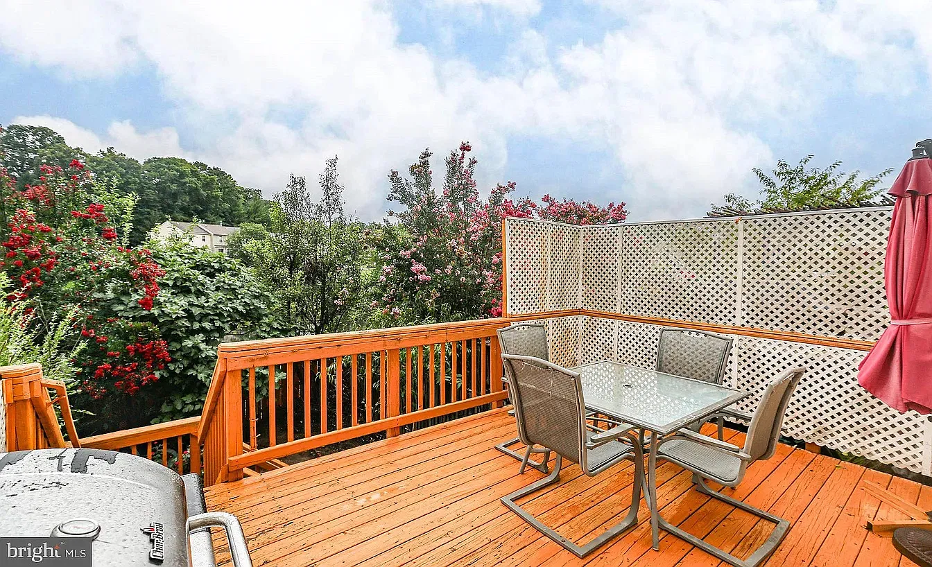 302 Munsons Hill Ct — Photo 2