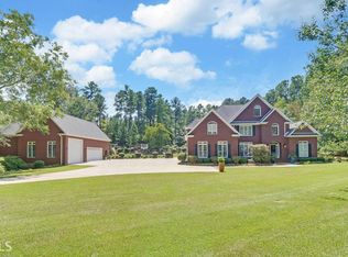 1105 Melody Ln, Hartwell, GA 30643