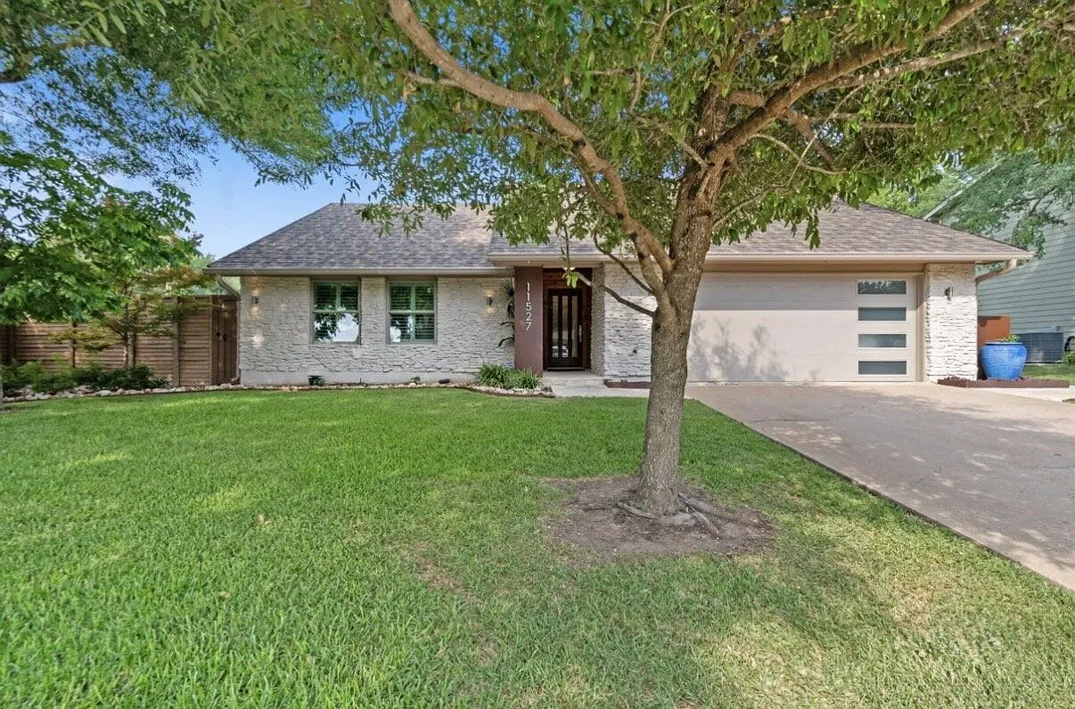 4 bed, 3.0 bath, 2050 sqft, $3,995 — Photo 1
