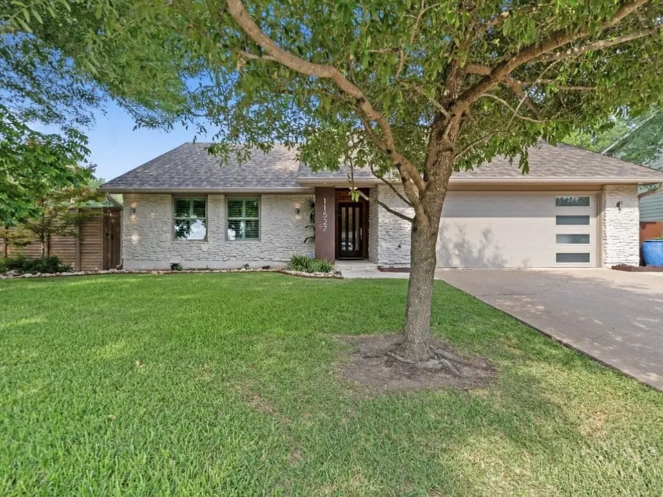 11527 Heathrow Dr