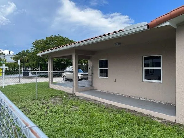 Brentwood Rev Pl — Photo 2
