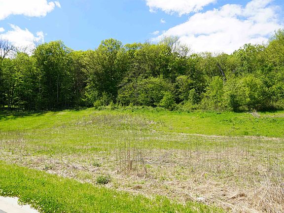 2nd image of 28 Woods Trl