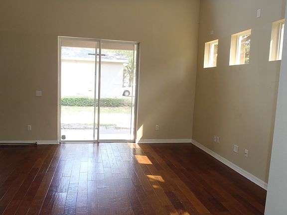 3rd image of 982 Davenwood Ct