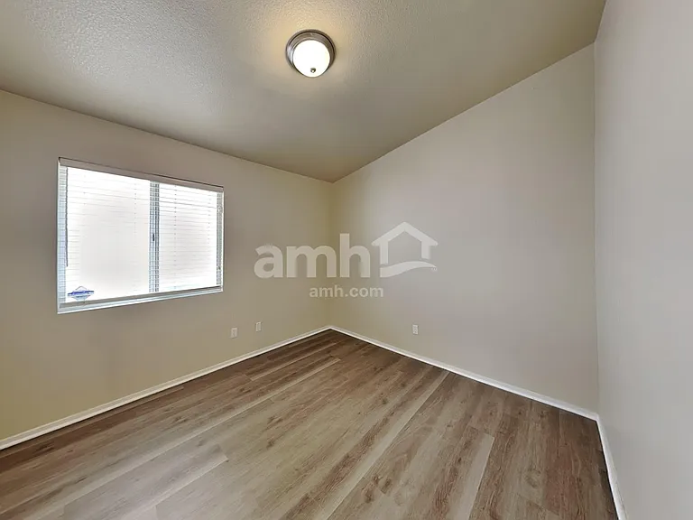 325 Greenleaf Glen St — Photo 13