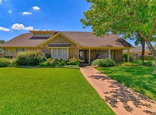 4310 Three Oaks Dr, Arlington, TX 76016