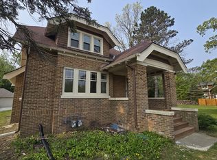 1401 W Brown Deer Rd, River Hills, WI 53217