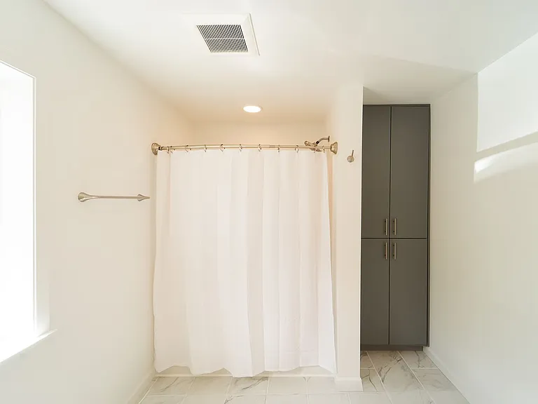 Brentwood House — Photo 11