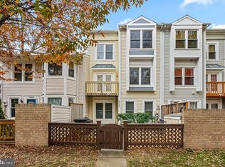 6068 Meadow Crest Ct, Centreville, VA 20121