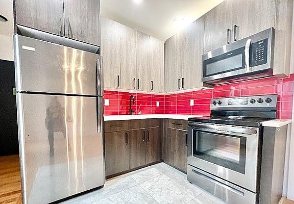 2nd image of 936 Dekalb Ave #203