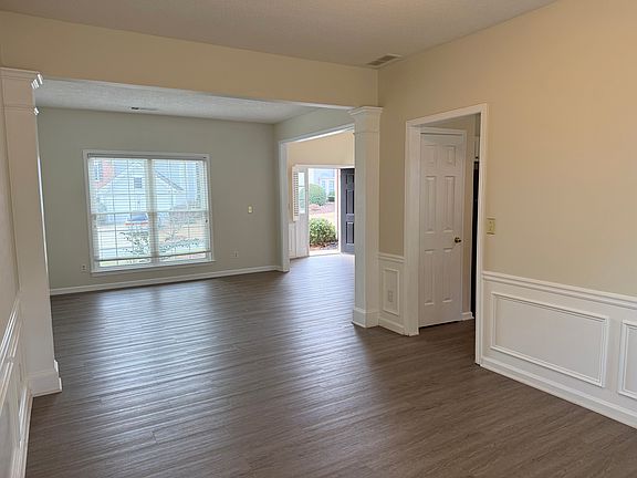 5th image of 515 Sessingham Ct