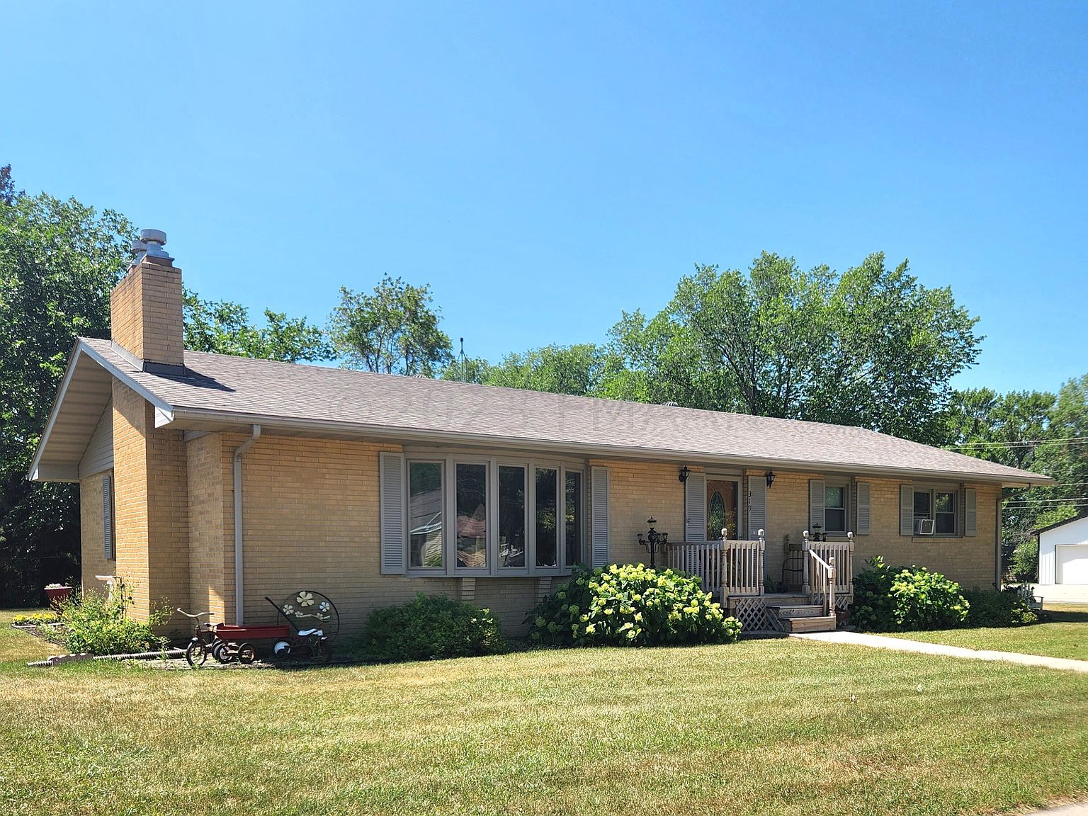 319 1st Ave SW, Hillsboro, ND 58045 MLS 232700 Zillow