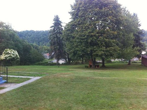 5th image of 418 4th St