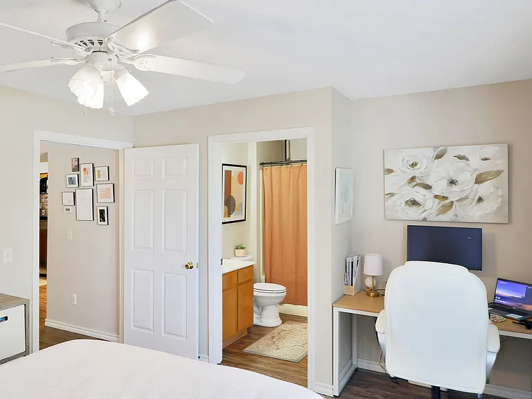 Chamberland Square Apartments — Photo 4