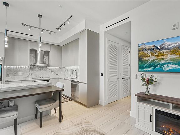 5th image of 1030 15th St #213