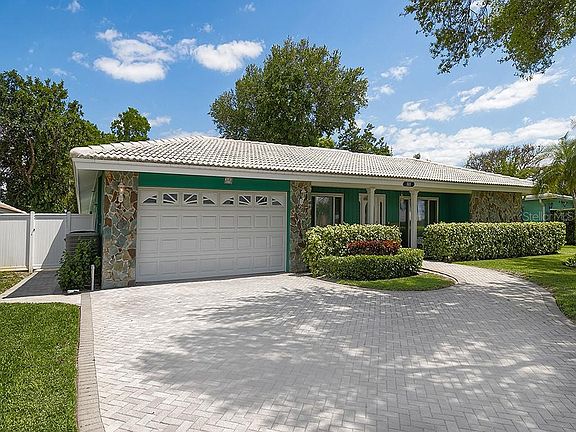 4th image of 980 Eden Isle Dr NE