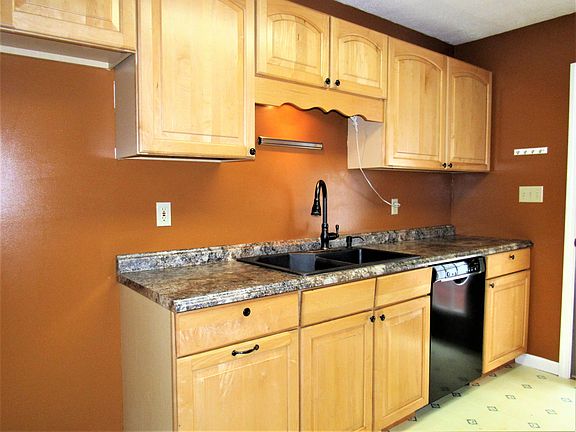 3rd image of 180 Shelton Ln