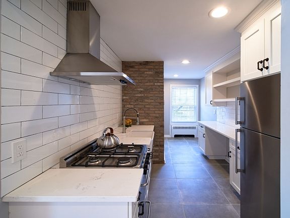 4th image of 376 Claremont Ave APT 9