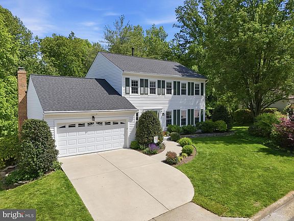 3rd image of 5947 Burnside Landing Dr