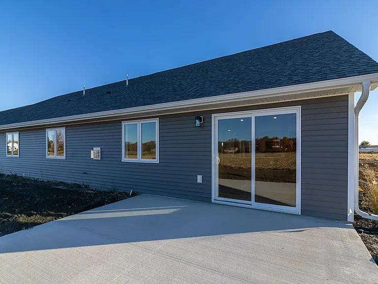 649 Luiken St — Photo 3