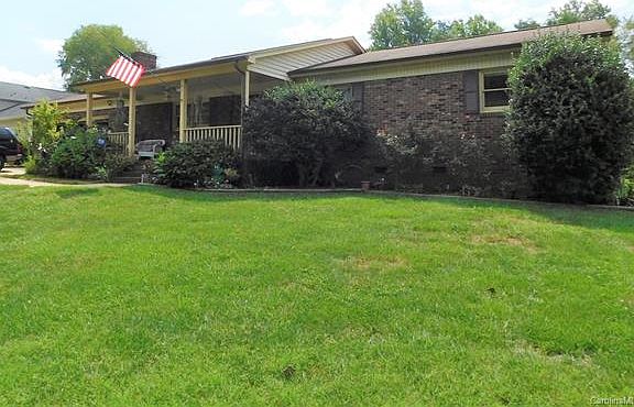 2nd image of 2598 Queens Dr