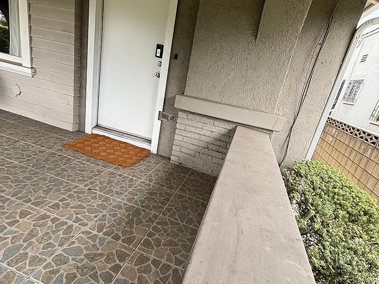 3662 1/2 Arlington Ave — Photo 13