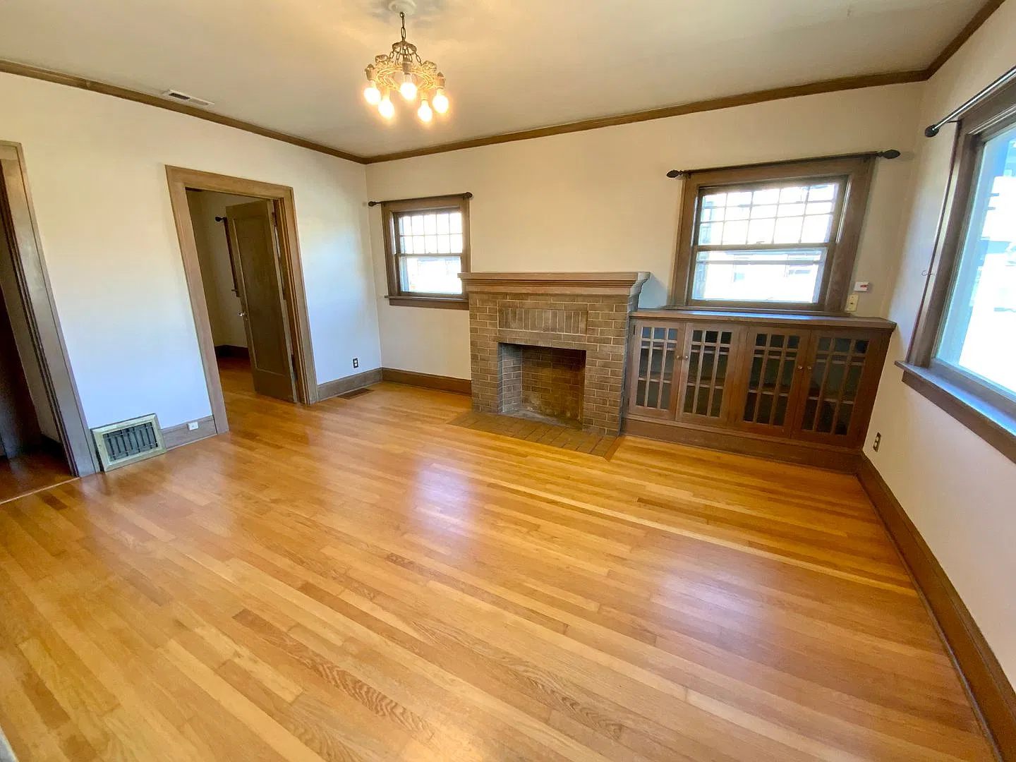 Marigold Manor — Photo 2